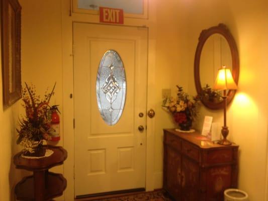 Antique home as your salon! Very cozy & close from home.