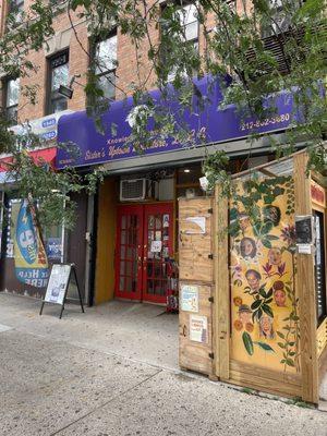 Sister's Uptown Bookstore and Cultural Center storefront/facade