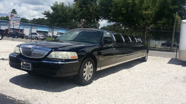 14 passenger lincoln limo