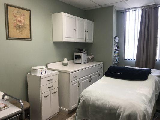 Esthetician Room 5 Facials & Waxing