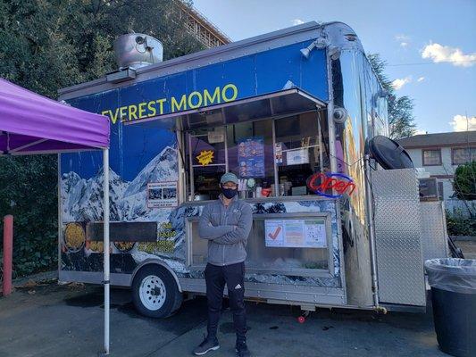 Try Everest Monica food truck!