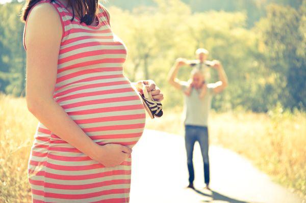 Maternity session in Oregon with 2nd baby boy on the way.