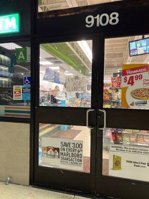 I wonder what do the owners of this 7-eleven think about this make shift sign