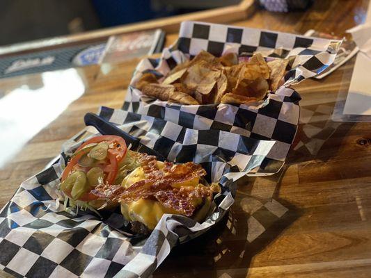 Baconcheeseburger and house chips! Five stars!