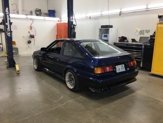 The boss' AE86 is coming together real nice!!