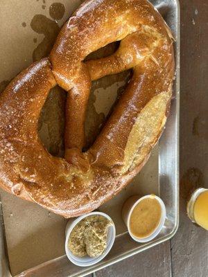 Pretzel with cheese and mustard