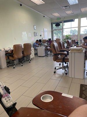 Empty salon on a Saturday afternoon!!