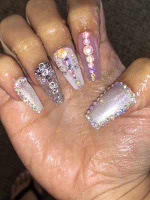 Full set of nails, coffin shape with diamonds