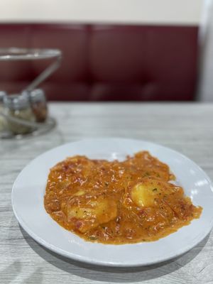 Lobster Ravioli in Vodka Sauce (menu doesn't say this but the ravioli also has crab meat in it)