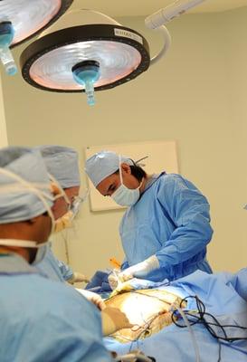 Dr. Figuereo - Performing Minimally Invasive Surgery