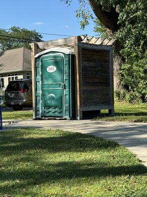 Porto potty