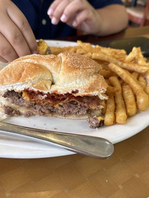 Bacon cheeseburger with fries