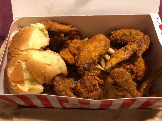 Six nice sized wings, fries, and bread for $7...no complaints