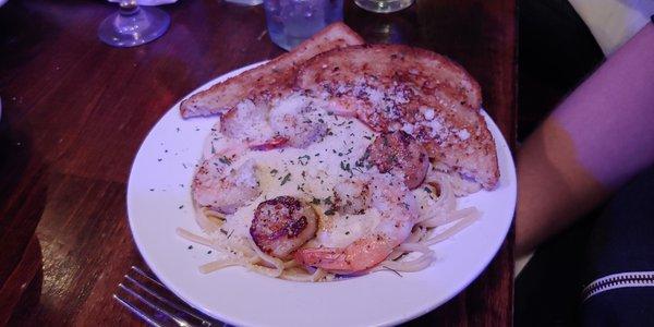 Shrimp and scallop alfredo. Excellent!