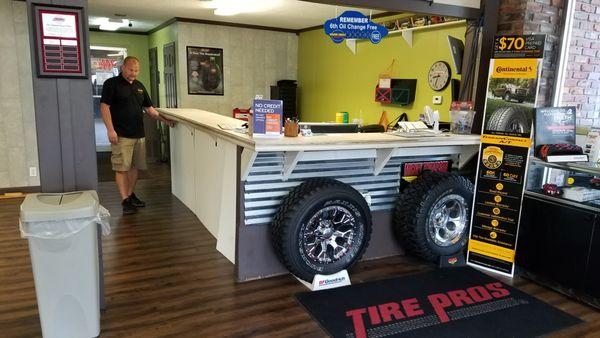 Golden Circle Tire Pros