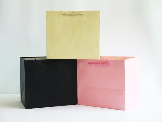 Monocolor Embossing Paper Bag http://bit.ly/PBYW001