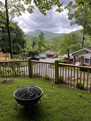 The Mountain View Cottage Firepit and view!