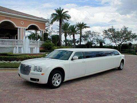 White Chrysler 300 Limo