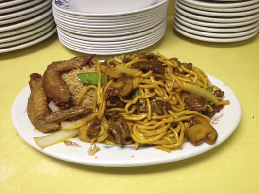 Beef Lo Mein 25C Option Chicken Wings