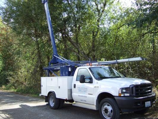 PULSTAR 10,000 PUMP HOIST & SERVICE TRUCK