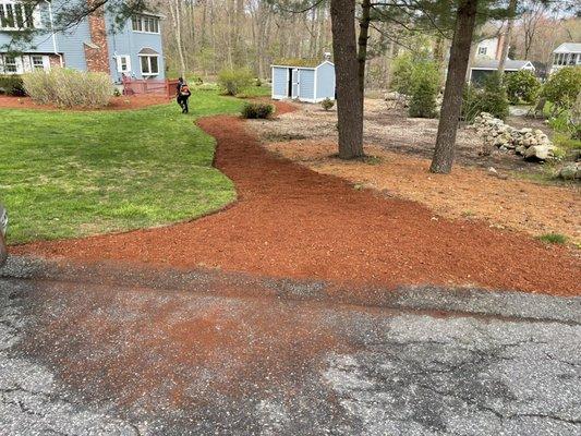 Edge red mulch