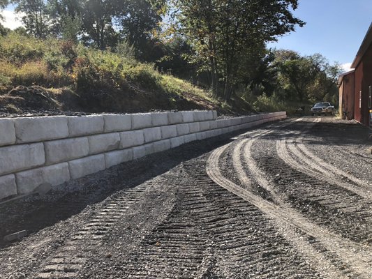 Block retaining wall