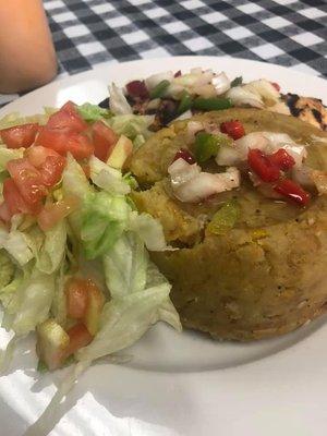 Ensalada de pulpo con mofongo