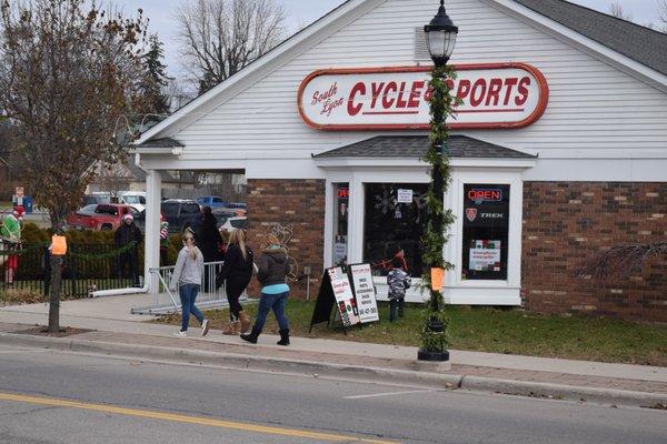 SANTA AND REINDEER AT SOUTH LYON CYCLE