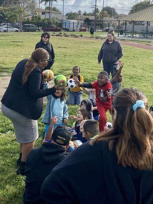 Inglewood District 4 Council woman, handing out prizes.