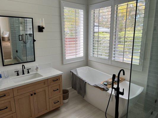 Here's the new bathtub, shiplap walls and great glass shower