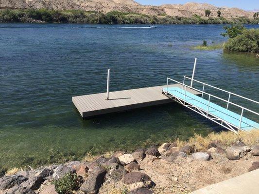 Dock At Shangri-La River Suites