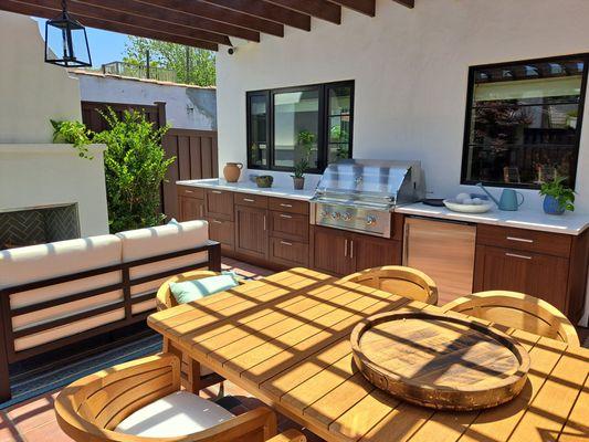 Santa Monica Outdoor Kitchen with Brown Jordan cabinets, Summerset grill and refrigerator.