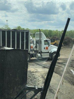 Large Mulch jobs, we delivery Semi Loads of your favorite mulch!