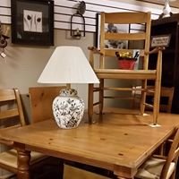 Wonderful Pine Table with 6 Ladder back chairs