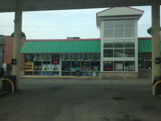 Front of gas station/ liquor store