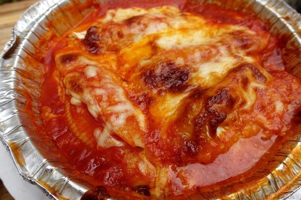 Stuffed Shells - SOOOO GOOEY!!!!! CHEESEY GOOEYNESS. Also molten hot. Remember Hot Pockets? This gave me flashbacks.