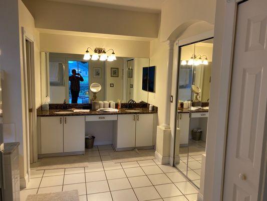 Original bathroom vanity & flooring before Zelmar redesigned