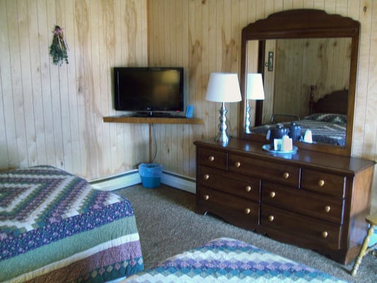 Cave Mountain Motel Room with TV, Free WiFi and double beds