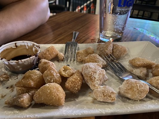 Dessert zeppole bites - 0 stars - tasted like fried leftover pizza dough