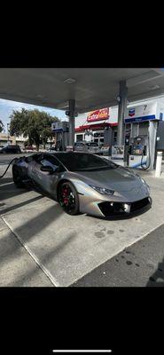 Beautiful Lamborghini at the gas station!