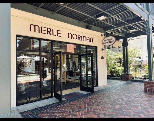 Transform yourself with Merle Norman's finest beauty products at the beautiful Oakway Center in Eugene, Oregon