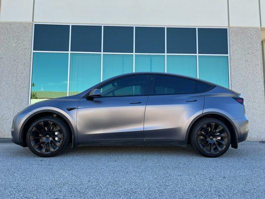 Tesla Model Y Wrapped in 3m 2080 Satin Metallic Grey.

#VehicleWraps
#Autocustomization
#Ventura