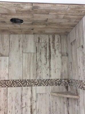 Wood plank shower with ceiling contrast