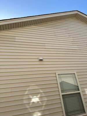 House 2 improper color match and siding replacement. Replace the whole panel!!!