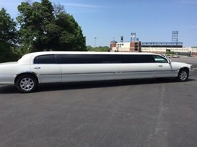 14 Passenger Town Car Stretch Limousine