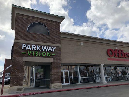 Used to be Pearle Vision, just changed the name to Parkway Vision.