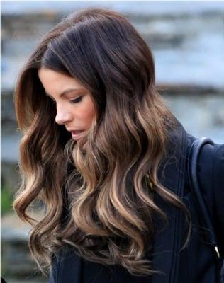 Expert Haircolorist Lisanne creates natural looking highlights ombre style