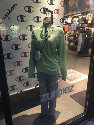 2019 Fall window display - female