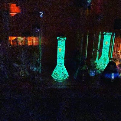 Glow in dark water pipe