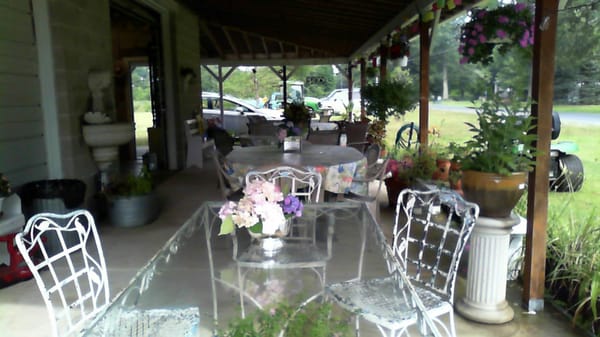 After picking your berries you can sit under the veranda and eat your picnic lunch. We sell sodas and pies and muffins on the weekend